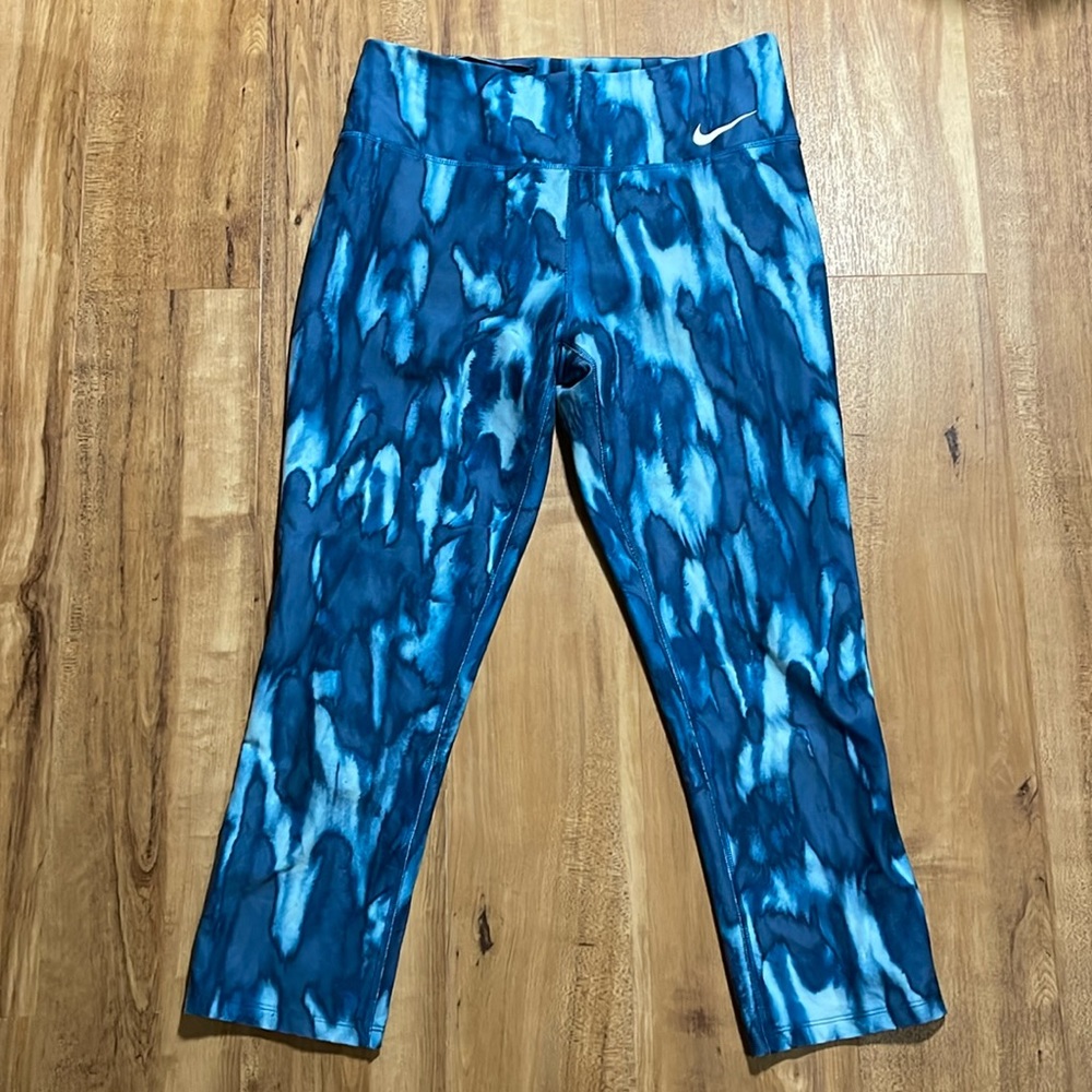 Nike leggings size medium.